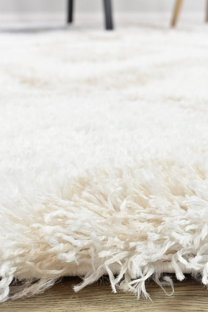 Cobi Beige White Rug - Turkish-inspired shaggy rug from Treasures of Turkey