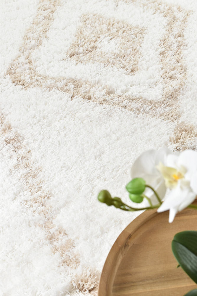 Cobi Beige White Rug - Turkish-inspired shaggy rug from Treasures of Turkey