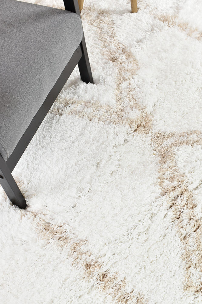 Cobi Beige White Rug - Turkish-inspired shaggy rug from Treasures of Turkey