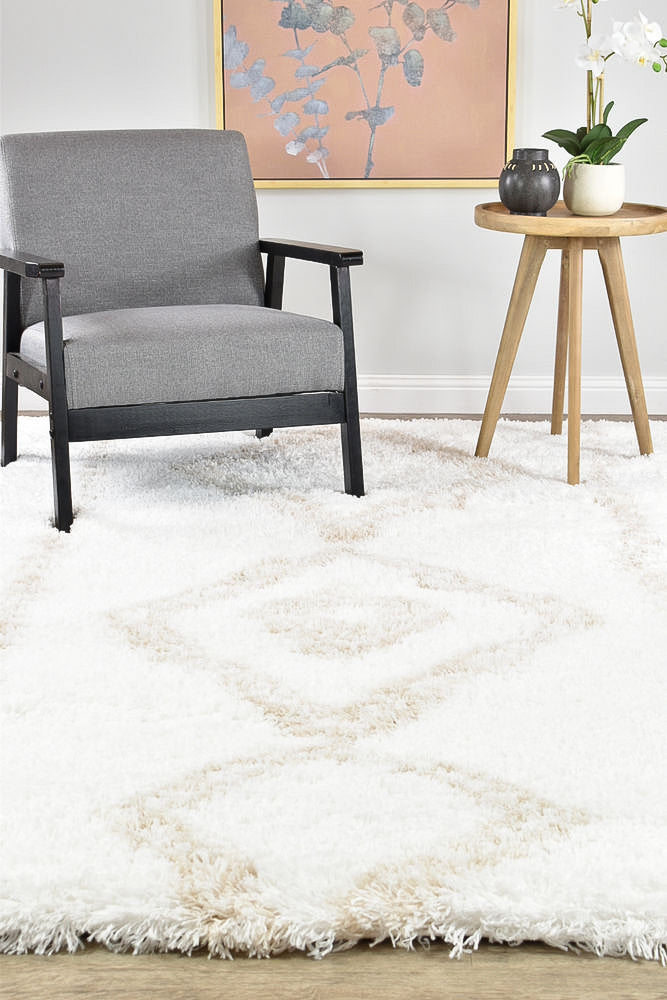 Cobi Beige White Rug - Turkish-inspired shaggy rug from Treasures of Turkey