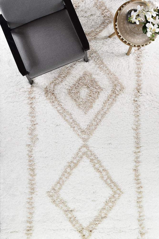 Cobi Beige White Rug - Turkish-inspired shaggy rug from Treasures of Turkey