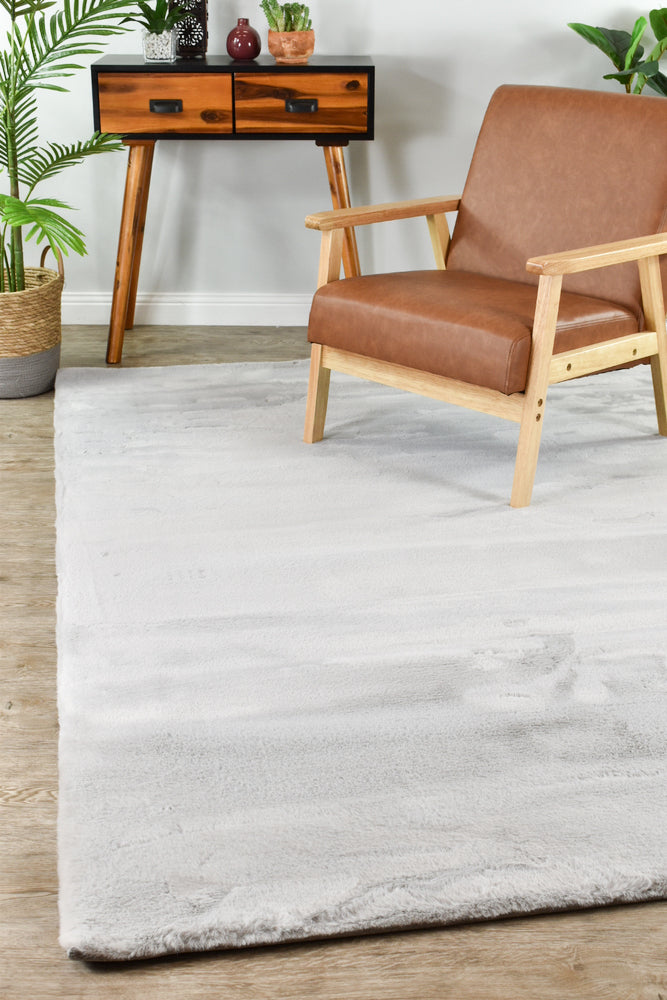 Super Soft Shaggy Light Grey Rug - Turkish-inspired shaggy rug from Treasures of Turkey