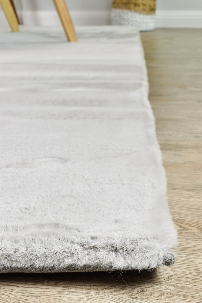 Super Soft Shaggy Light Grey Rug - Turkish-inspired shaggy rug from Treasures of Turkey