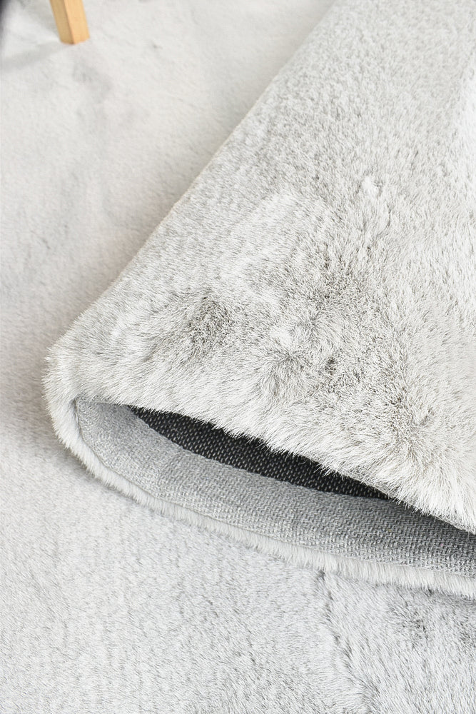 Super Soft Shaggy Light Grey Rug - Turkish-inspired shaggy rug from Treasures of Turkey
