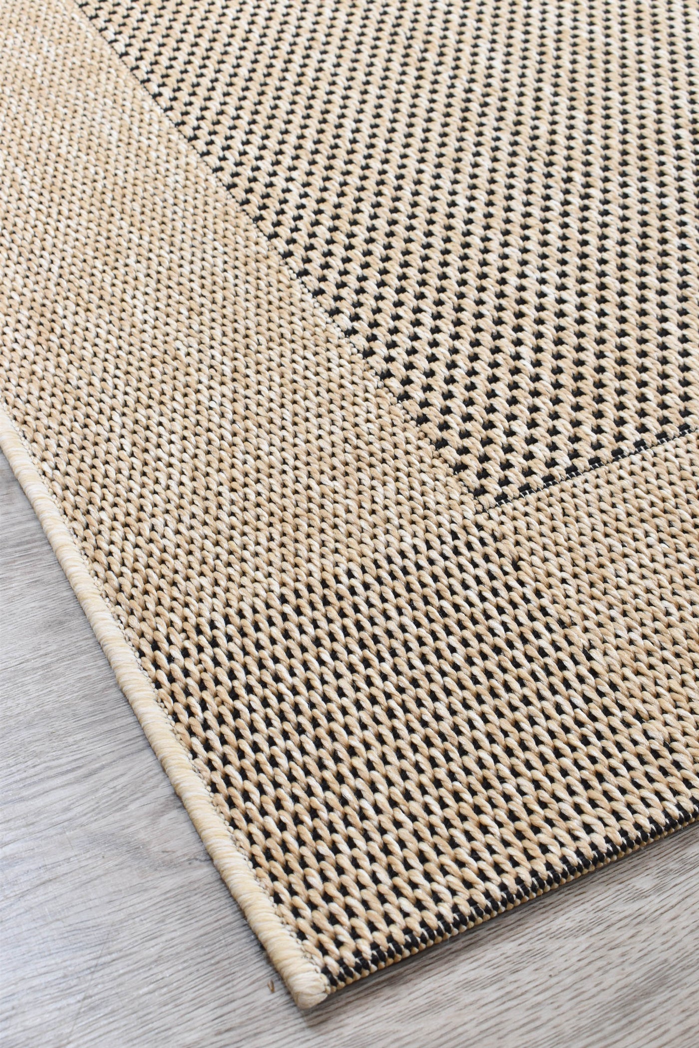 Outdoor Sisal Sisal Sand Black Rug 3900-820.