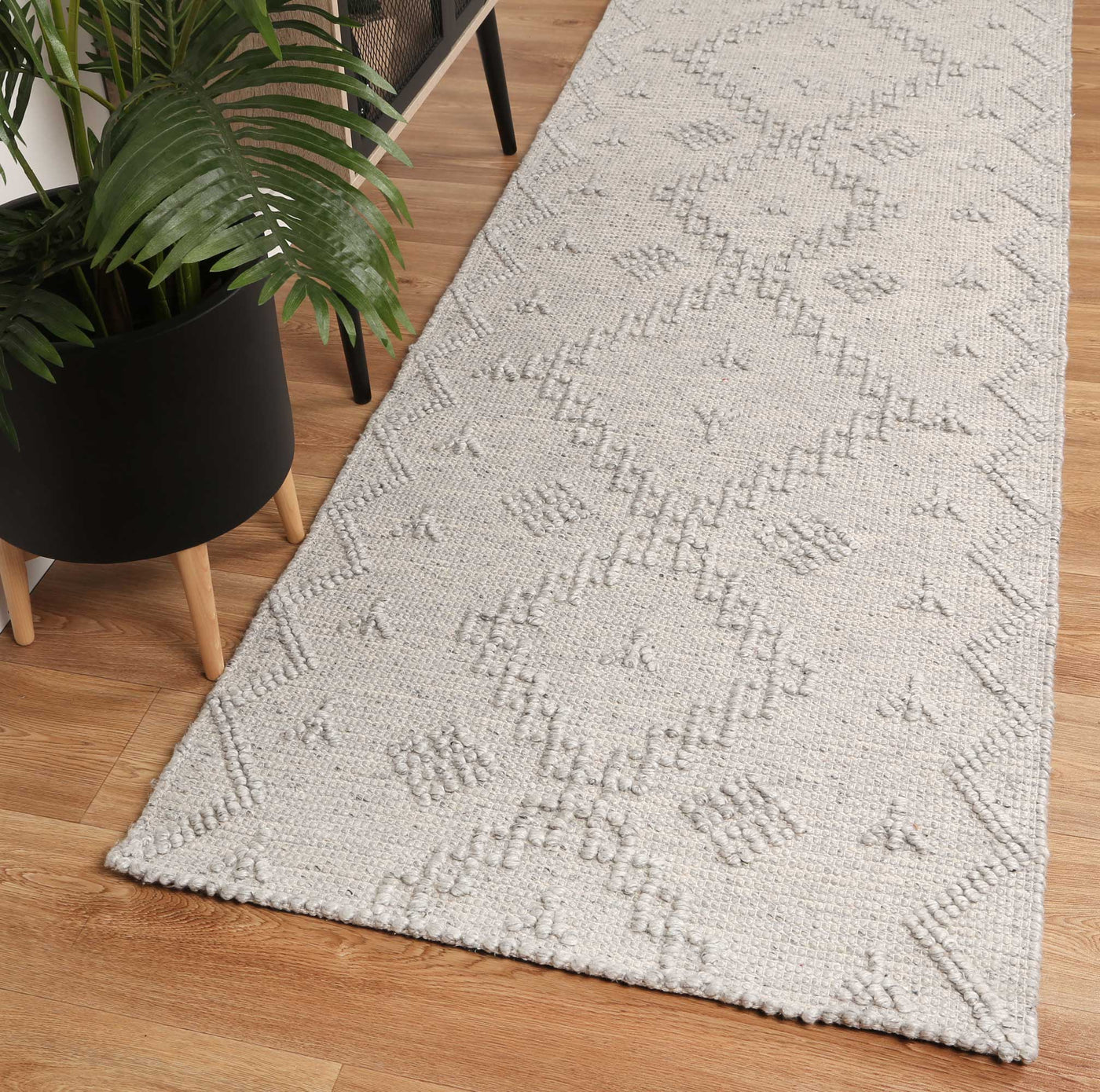 Anjuna Aztec Wool Blend Grey Rug (No Tassel).