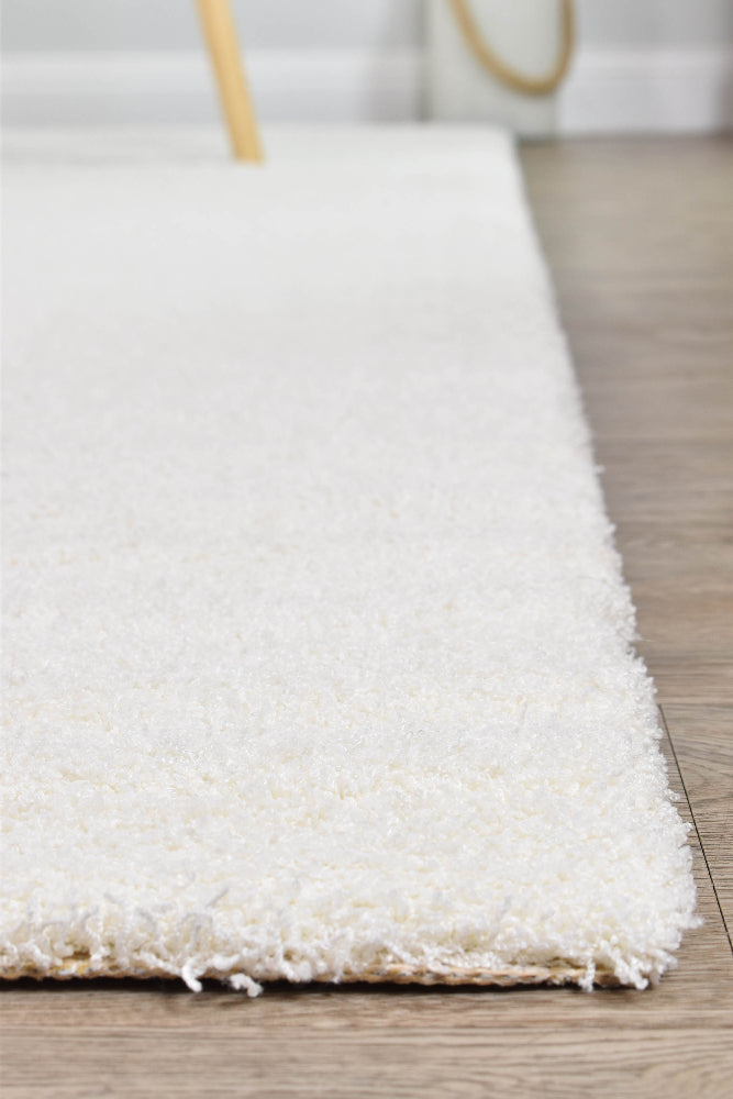 Tango Snow White Rug - Turkish-inspired shaggy rug from Treasures of Turkey